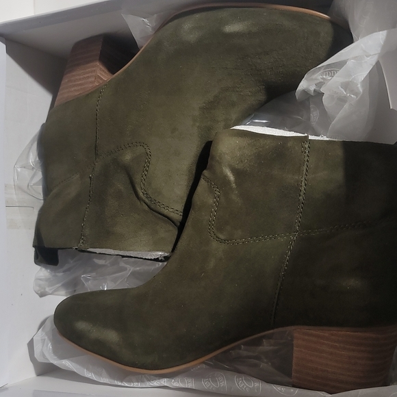 Steve Madden Harber Olive Suede Ankle Bootie 7 NWB - Picture 4 of 11